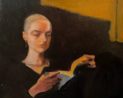 Maiwenn lisant.